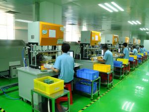 立式塑胶成型车间